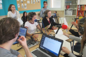 los alumnos en el web radio